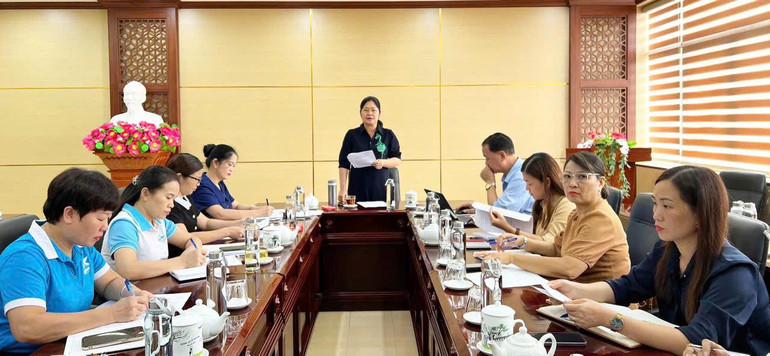Bà Hoàng Thu Trang, Phó Chủ tịch Thường trực HĐND tỉnh phát biểu tại hội nghị. 1.jpg
