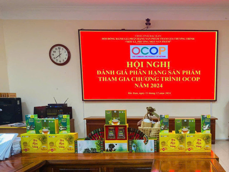Các sản phẩm tham gia đánh giá phân hạng OCOP 4 sao cấp tỉnh. z6185244229075-cd2afc2635b5b9b0a245eb6cfcfdee82.jpg