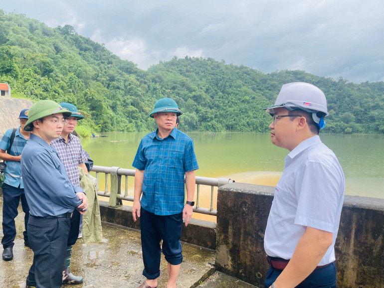 Đồng chí Bí thư Tỉnh ủy Hoàng Duy Chinh; Chủ tịch UBND tỉnh Nguyễn Đăng Bình cùng lãnh đạo các sở, ngành đi kiểm tra tại khu vực hồ chứa nước Nặm Cắt IMG_3669.jpeg