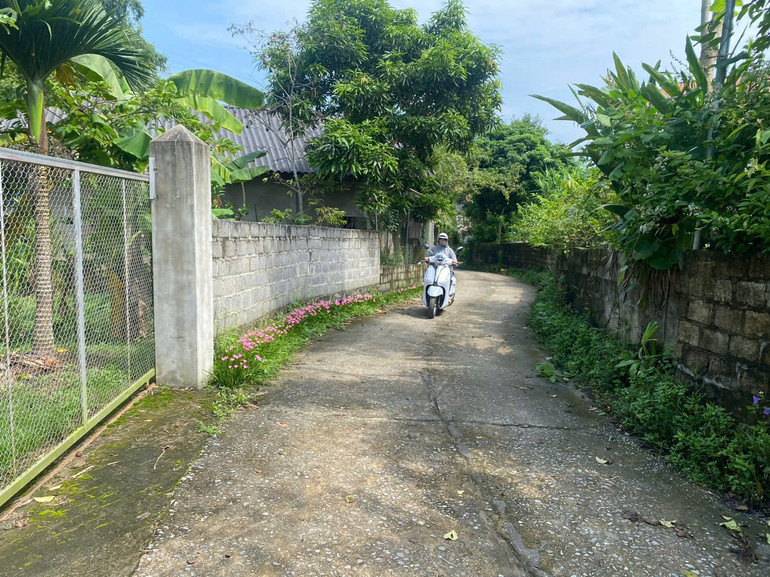 Con đường bê tông khang trang trên địa bàn xã Nông Hạ tạo điều kiện cho người dân đi lại thuận tiện. z5825699936257_d33ba57de54c2e271bde046fe6f96c7a.jpg