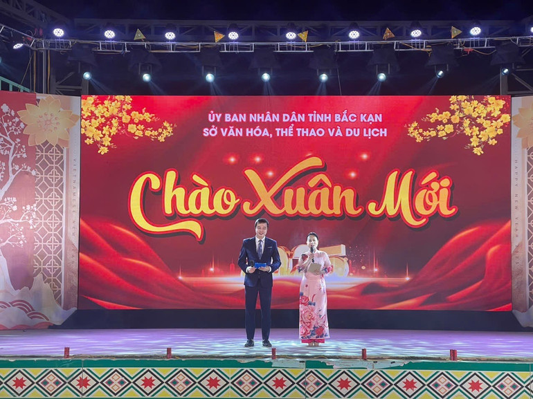 MC Việt Hưng và Hoài Thu dẫn Chương trình chào xuân mới 2025. img-2119.jpg