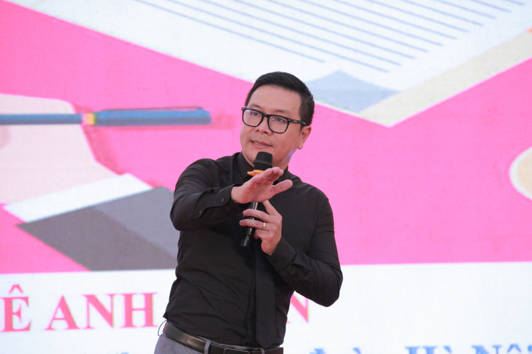 Ông Lê Anh Tuấn, Chuyên gia hướng nghiệp - khởi nghiệp thuộc Thành đoàn Hà Nội chia sẻ về kỹ năng nghề đáp ứng thị trường lao động trong tình hình mới. IMG_2383.JPG