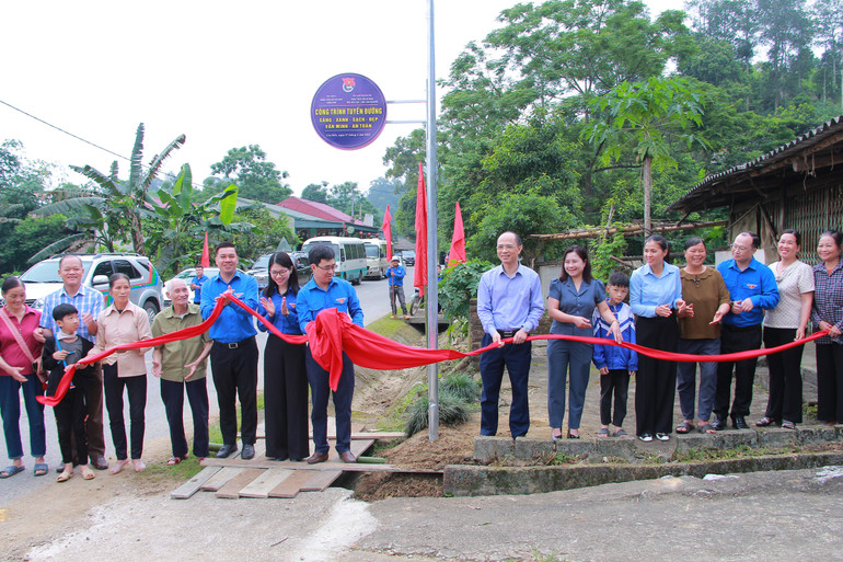 Khánh thành tuyến đường Sáng – Xanh – Sạch – Đẹp – Văn minh – An toàn tại thôn Bình Thành, xã Bình Trung. img-1552.jpg