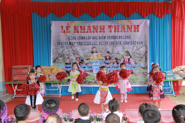 Tiết mục văn nghệ của các em học sinh Điểm trường Pù Lùng. img-7310.jpg