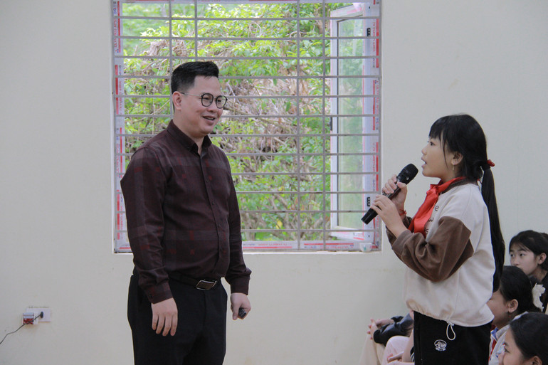 Các em học sinh mạnh dạn tự tin trao đổi, thảo luận. img-7812.jpg