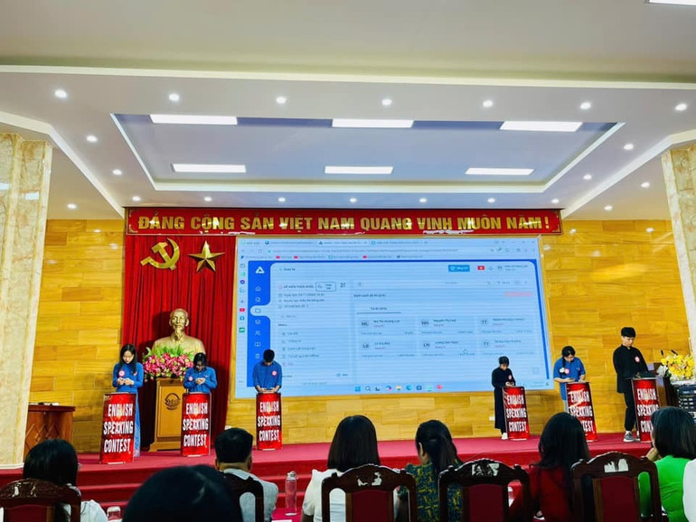 Phần thi khởi động của khối THPT. 466481888-122140122734332488-3802487791398801725-n.jpg