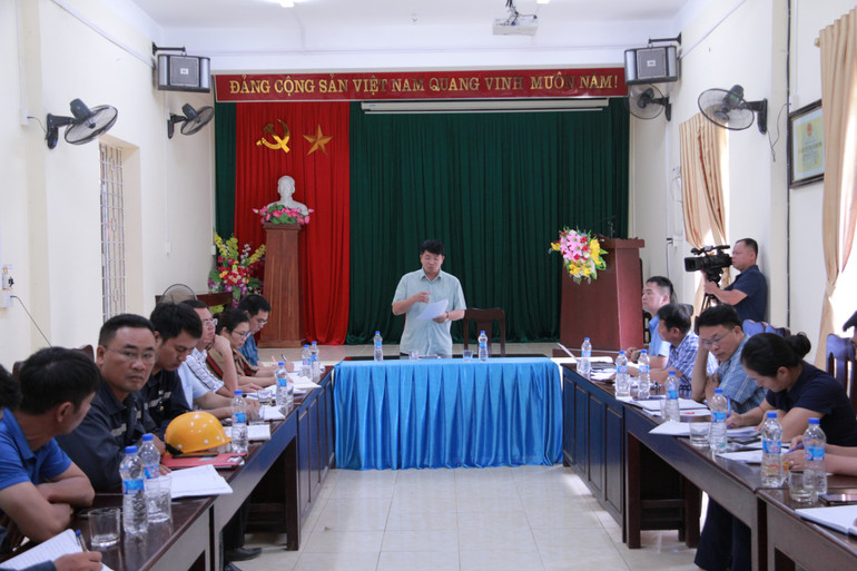 Quang cảnh buổi làm việc.