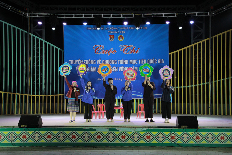 Phần thi của đơn vị Huyện đoàn Bạch Thông. z6178697346136-8e2a9127ce8b110d9aa918507a306e40.jpg