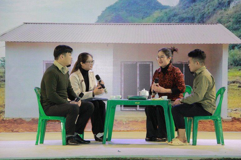 Các “diễn viên” không chuyên đã khéo léo chuyển tải đến khán giả những thông điệp ý nghĩa. z6178700204250-7002593b599f3eb42c34785e1304d4f9.jpg
