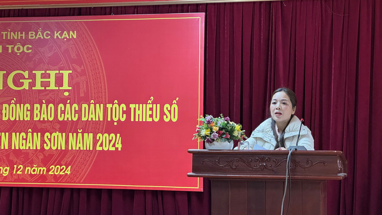 Đồng chí Triệu Thị Thu Phương, Trưởng ban Dân tộc tỉnh phát biểu tại hội nghị. z6126059123643-b477146dd51da3fa68c7a8e6789349d5.jpg