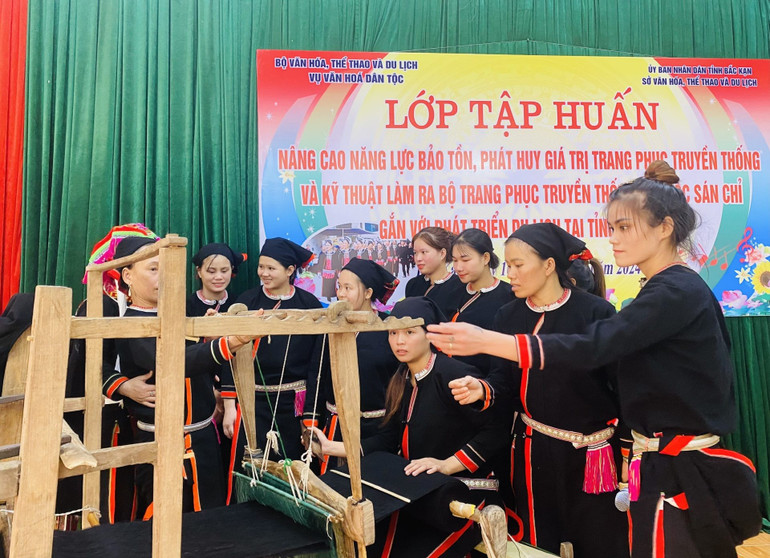 ប្រជាជននៅភូមិខៅដូងនៅតែរក្សាអាជីពតម្បាញប្រពៃណី។ 7f8214849914204a7905-1920x1392.jpg