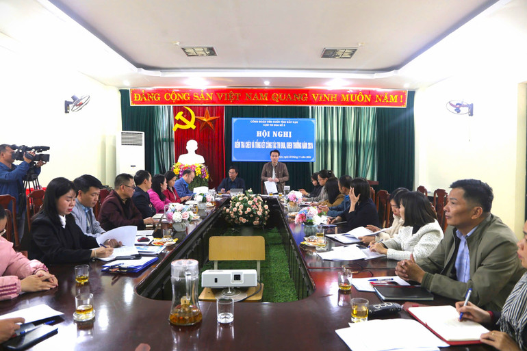 Quang cảnh Hội nghị Tổng kết Khối thi đua số 3. z6077973445321-78493de365e827568457ca5c52e8661a.jpg