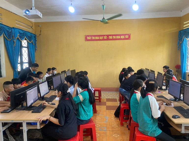 Giờ Tin học của các em Trường THCS Nông Hạ. z6594363418058-7f9cde5bb247ea8ec98a70ff100d5f75.jpg