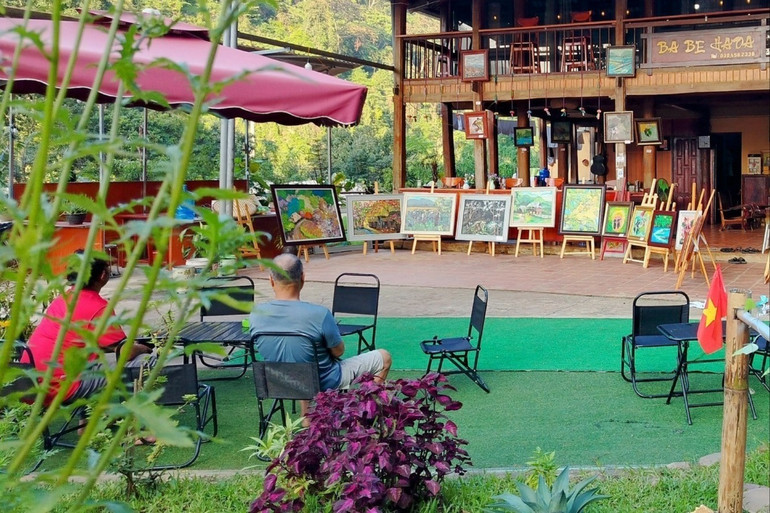 Ba Bể qua những tác phẩm tranh tại homestay HaDa. 503136249-3152310598252424-8514088629687250869-n-6673.jpg
