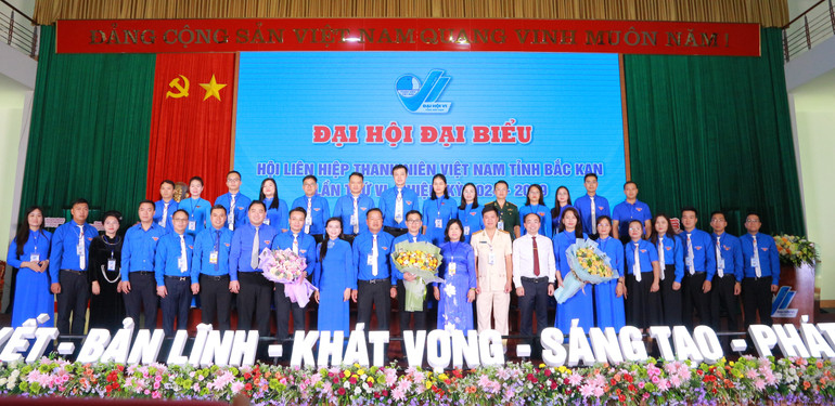 Ủy ban Hội LHTN Việt Nam tỉnh Bắc Kạn khóa VI ra mắt Đại hội. img-4340-7529.jpg