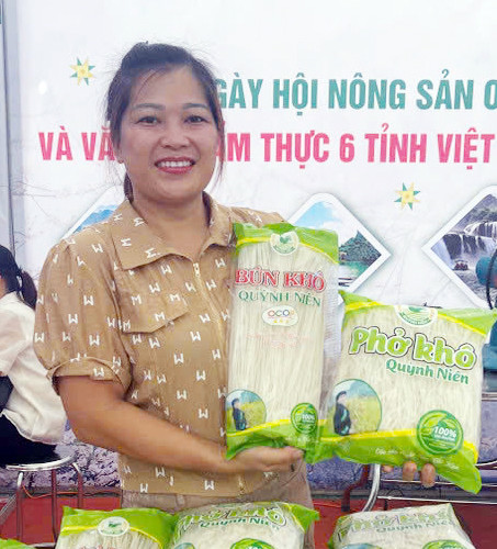 Chị Lý Thị Niên, Giám đốc HTX bún, phở Quỳnh Niên. 232.jpg