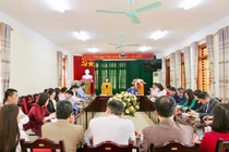 Đồng chí Đỗ Thị Hiền, Giám đốc Sở Văn hoá, Thể thao và Du lịch báo cáo tại buổi làm việc.