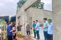 Chợ Đồn chung tay xoá nhà tạm, nhà dột nát để người dân an cư