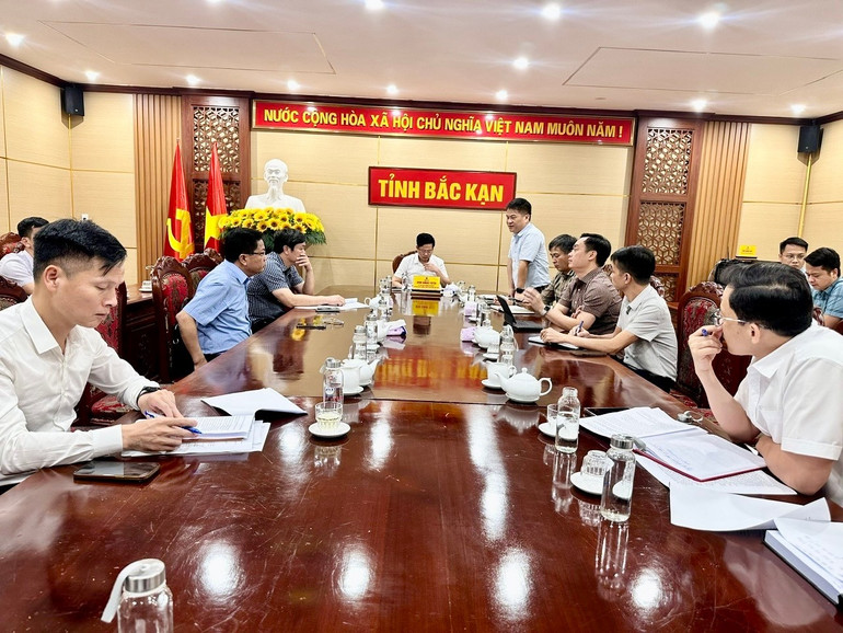 Đại diện chủ đầu tư Ban QLDA Bộ Xây dựng đề xuất kiến nghị với tỉnh Bắc Kạn về công tác GPMB tuyến cao tốc Chợ Mới - Bắc Kạn. 1ist469p2-384mu7.jpg