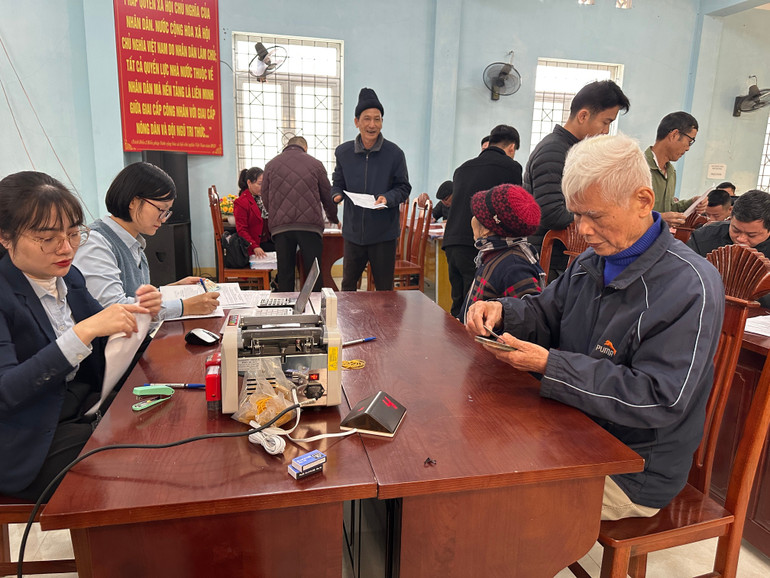 Chi trả tiền bồi thường GPMB tại xã Nông Hạ. img-7113.jpg