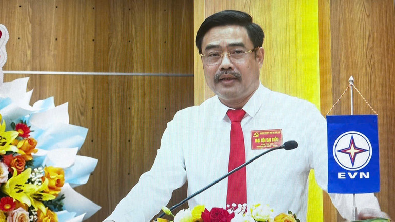 Ông Đỗ Tiến Hùng, Bí thư Đảng ủy, Giám đốc Công ty Điện lực Bắc Kạn phát biểu chỉ đạo Đại hội. img-1939.jpg