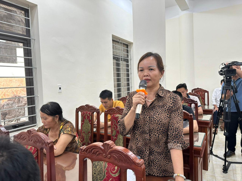 Người dân thị trấn Đồng Tâm, huyện Chợ Mới phát biểu tại cuộc đối thoại. 6f74b3ac1a30bf6ee621.jpg