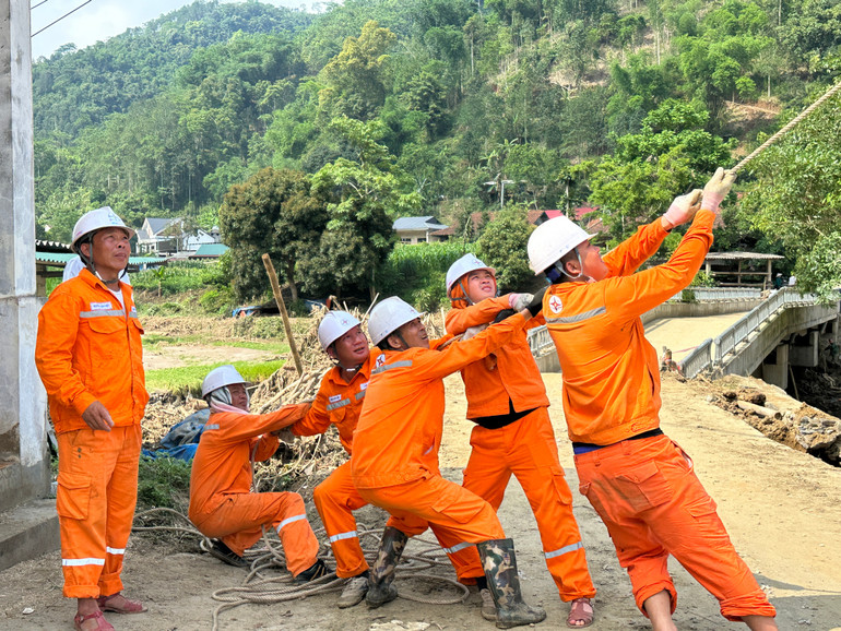 Đảng bộ Công ty Điện lực Bắc Kạn nỗ lực vượt mọi khó khăn hoàn thành các chỉ tiêu Đại hội Đảng bộ nhiệm kỳ 2020-2025. img-1078.jpg