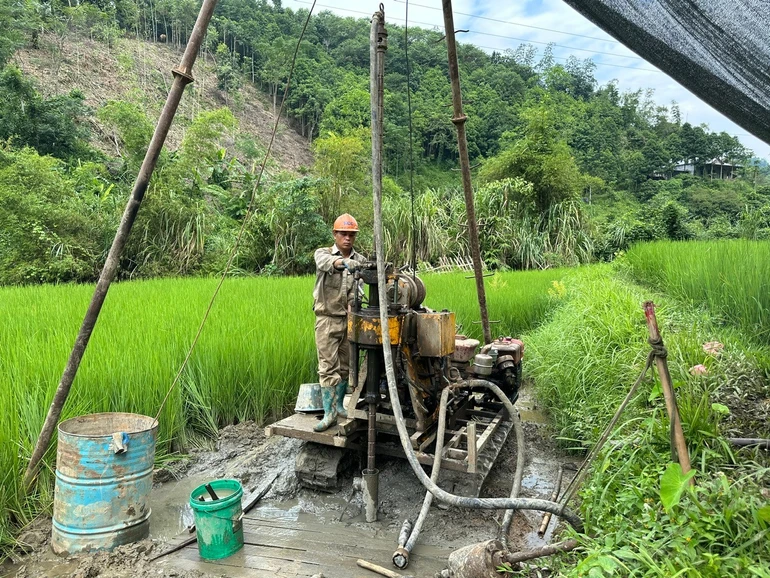 Khảo sát địa chất, địa hình trên tuyến cao tốc Chợ Mới - Bắc Kạn