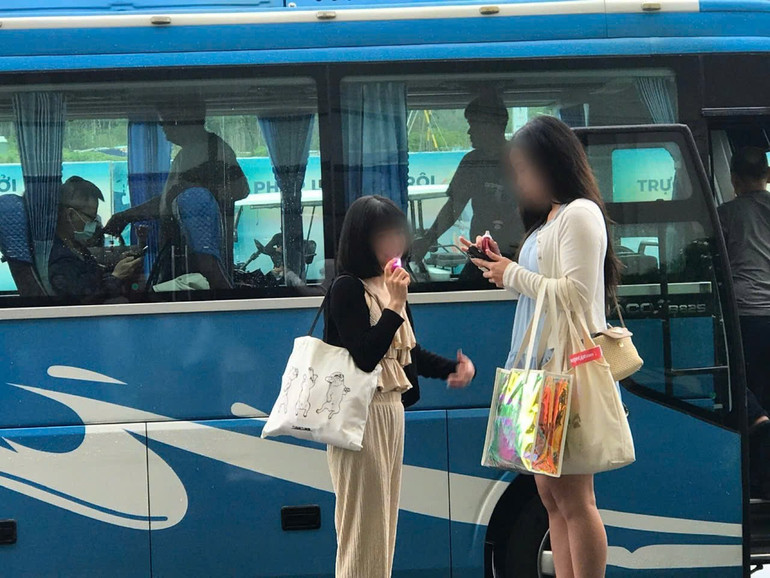 Hút thuốc lá điện tử là thực trạng khá phổ biến trong giới trẻ trên thế giới và Việt Nam hiện nay. Từ năm 2025, tại Việt Nam sẽ cấm hoạt động sản xuất, kinh doanh vận chuyển và sử dụng các loại thuốc lá thế hệ mới này. 92d66d1286193b476208.jpg