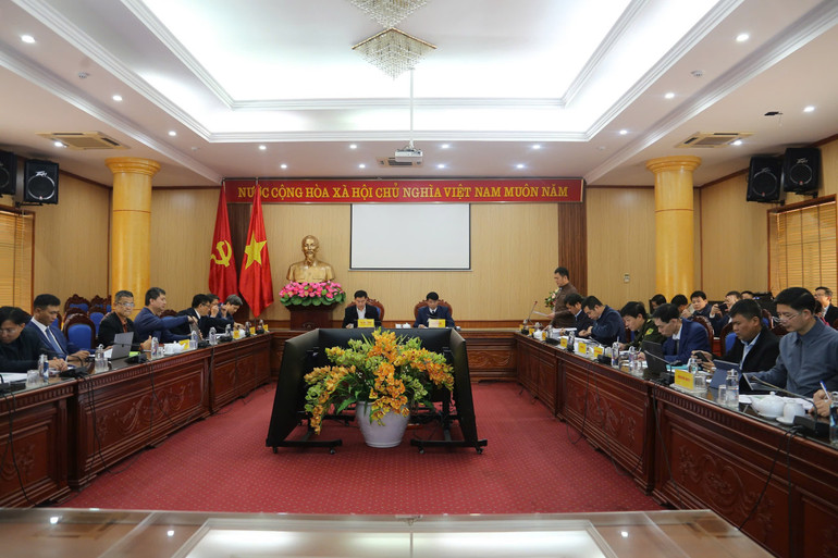 Quang cảnh buổi làm việc. 95c82153f40b4955101a.jpg