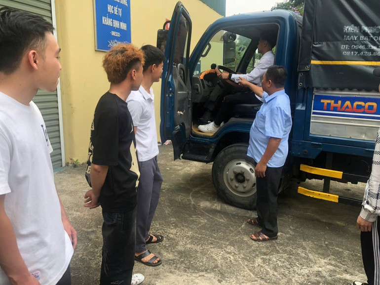 Học viên học thực hành xe tô tô tại Trường Cao đẳng Bắc Kạn. img-9035.jpg