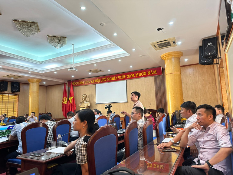 Đơn vị Tư vấn thiết kế trình bày các phương án tuyến cao tốc Bắc Kạn - Cao Bằng với UBND tỉnh và các sở, ban ngành. 3c7768505ab1fdefa4a0.jpg