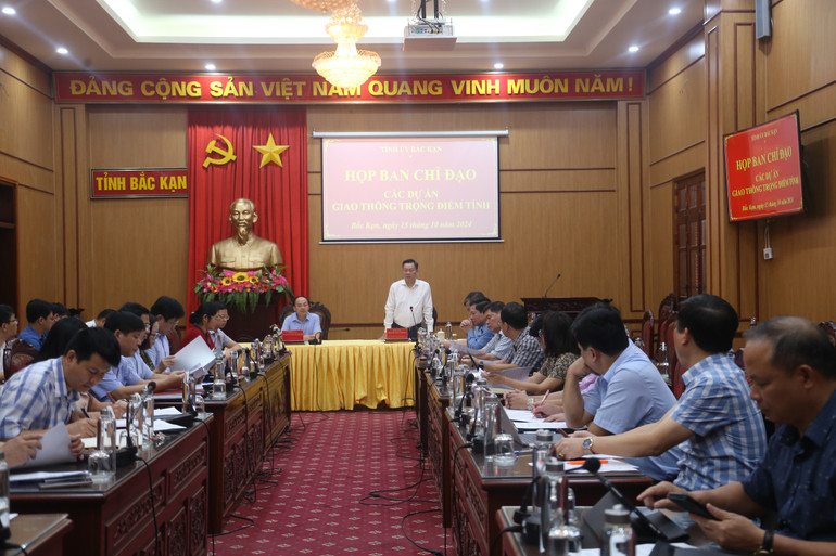 Toàn cảnh cuộc họp Ban Chỉ đạo các công trình giao thông trọng điểm. img-5065-8173.jpg