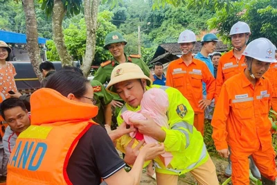 Phóng sự ảnh: Cơn bão qua đi, tình người còn mãi