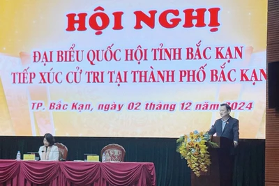 Đồng chí Bí thư Tỉnh ủy Hoàng Duy Chinh tiếp xúc cử tri tại thành phố Bắc Kạn