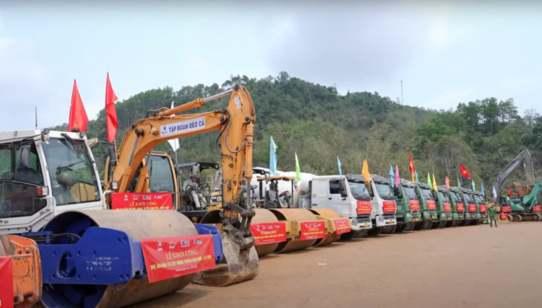 Dự án đầu tư xây dựng tuyến Chợ Mới - Bắc Kạn được khởi công từ ngày 15/3 tại thành phố Bắc Kạn. 3232.jpg