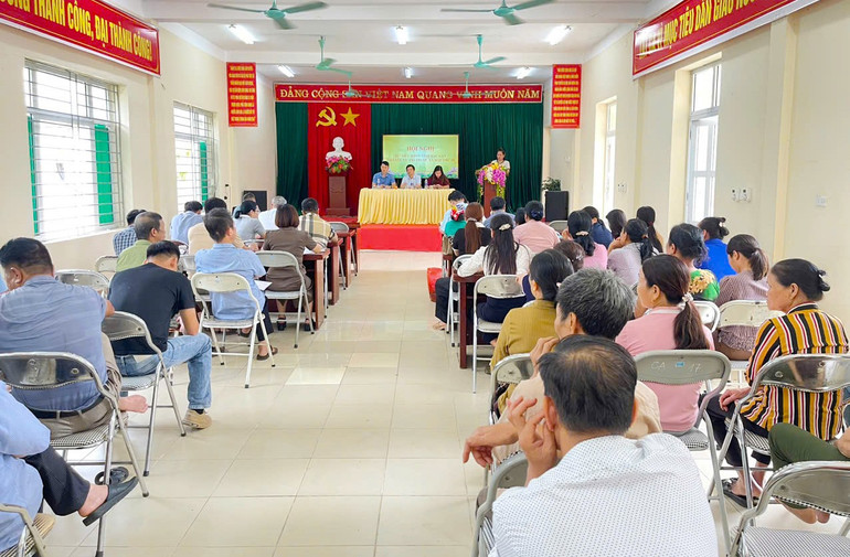 Quang cảnh buổi tiếp xúc cử tri. 08.jpg