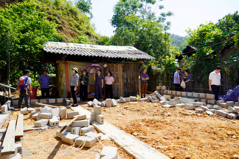 Sự vào cuộc của Mặt trận Tổ quốc và các tổ chức đoàn thể đã góp phần đẩy nhanh hơn công tác giảm nghèo trên địa bàn toàn tỉnh. dsc6923.jpg
