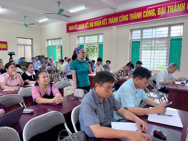 Cử tri nêu ý kiến, kiến nghị với đại biểu HĐND tỉnh. 07.jpg