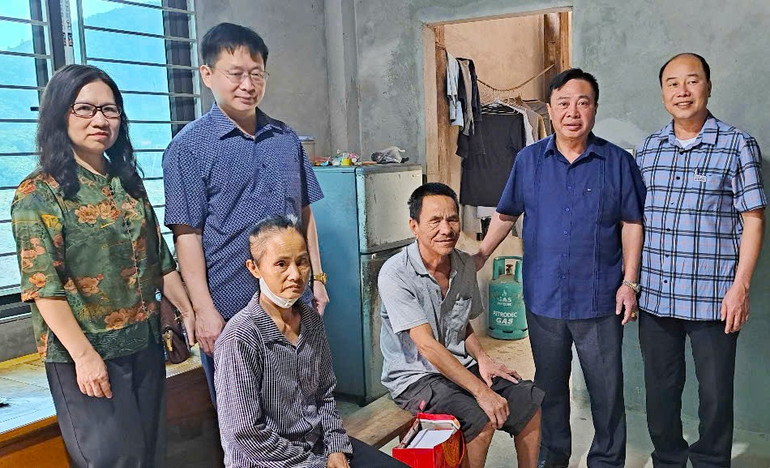 Đoàn công tác thăm, tặng quà người khuyết tật ở xã Như Cố, huyện Chợ Mới. 31.jpg