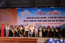 Thí sinh Hoàng Thị Hương giành giải Nhất Hội thi “Người đẹp trong trang phục dân tộc huyện Chợ Mới”