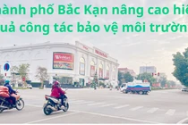 Công ty Cổ phần Môi trường và công trình đô thị sử dụng xe chuyên dụng làm sạch các tuyến phố.