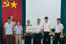 Bảo hiểm Agribank phối hợp với chính quyền các địa phương chi trả quyền lợi cho khách hàng tham gia gói bảo hiểm Bảo An Tín Dụng.