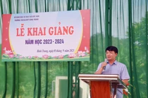 Đồng chí Nông Quang Nhất dự Lễ khai giảng năm học mới tại huyện Chợ Đồn