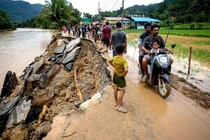 Indonesia: 19 người thiệt mạng và hơn 70.000 người phải sơ tán do lũ lụt, lở đất