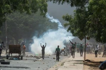 Senegal: Bùng nổ căng thẳng sau quyết định hoãn bầu cử vô thời hạn