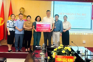 Viettel Bắc Kạn trao 60 triệu đồng ủng hộ Chương trình “Xóa nhà tạm, nhà dột nát”