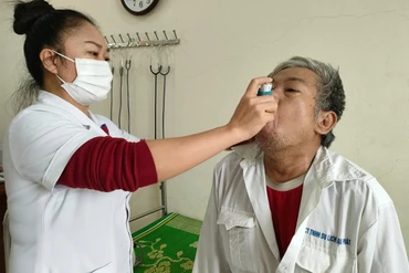 Khám sàng lọc miễn phí về các bệnh về hen, hen phế quản cho các đối tượng có các yếu tố nguy cơ tại Trạm Y tế xã Thanh Mai (Chợ Mới).