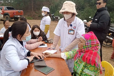 Khám chữa bệnh cho người dân xã Thượng Quan, huyện Ngân Sơn
