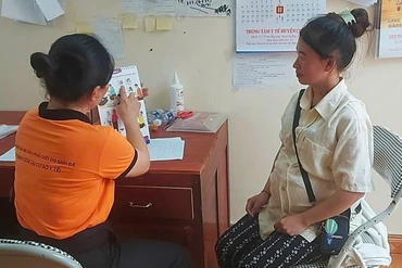 Tư vấn cho bà mẹ mang thai cách chăm sóc trẻ, các bệnh lây truyền qua đường tình dục...